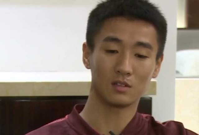 说完，他立刻看向顾言忠，冷声道：大哥，既然话说到这里，那我也就不藏着掖着了，我今天来，必须拿到80%的资产，否则的话，可别怪我和老三不顾兄弟情面。